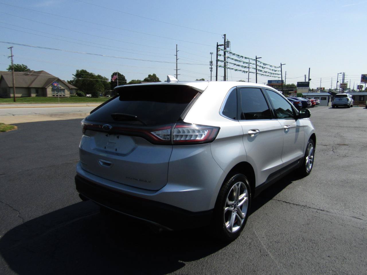 Used 2016 Ford Edge Titanium w/ Technology Package FWD image 9