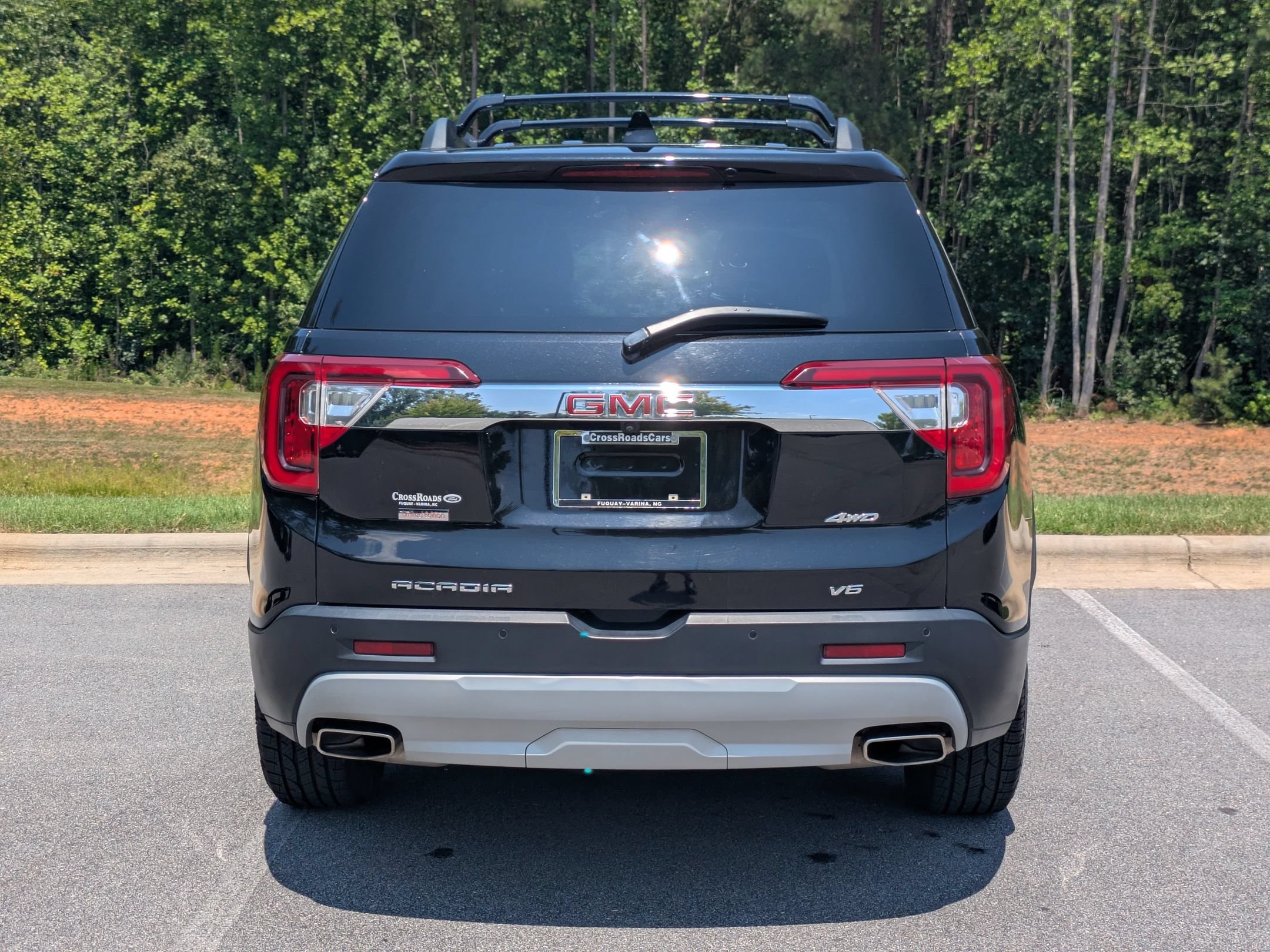 Used 2021 GMC Acadia SLE w/ Driver Convenience Package FWD image 4