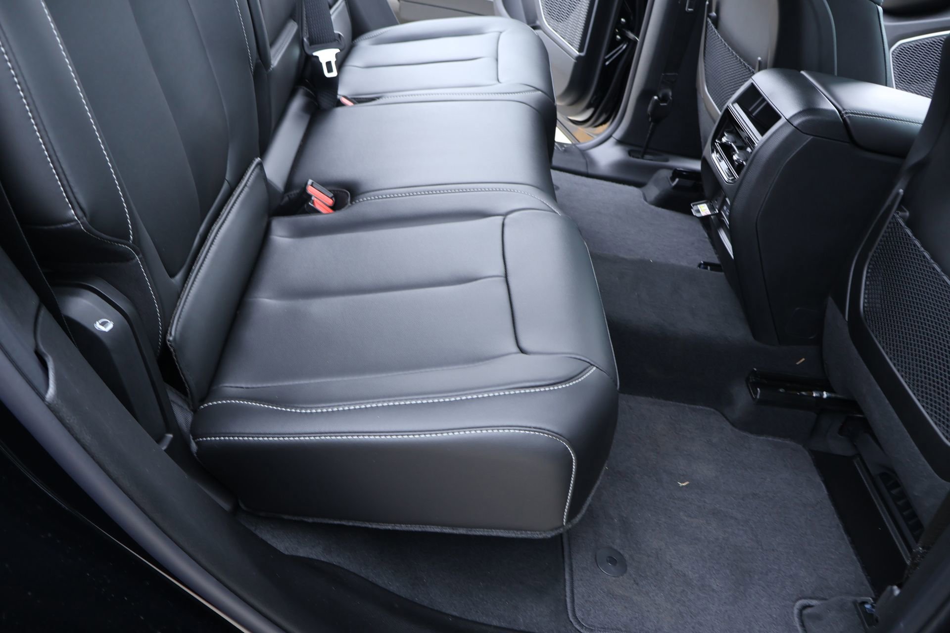 New 2026 Jeep Grand Cherokee Limited AWD/4WD image 14