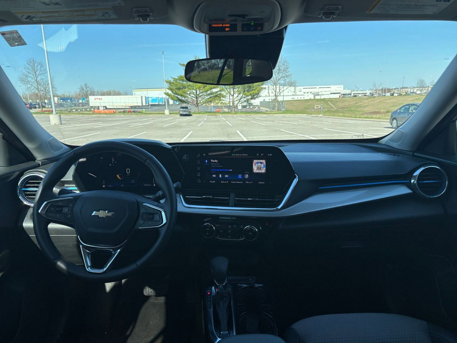 Used 2025 Chevrolet Trax LT w/ LT Convenience Package image 32