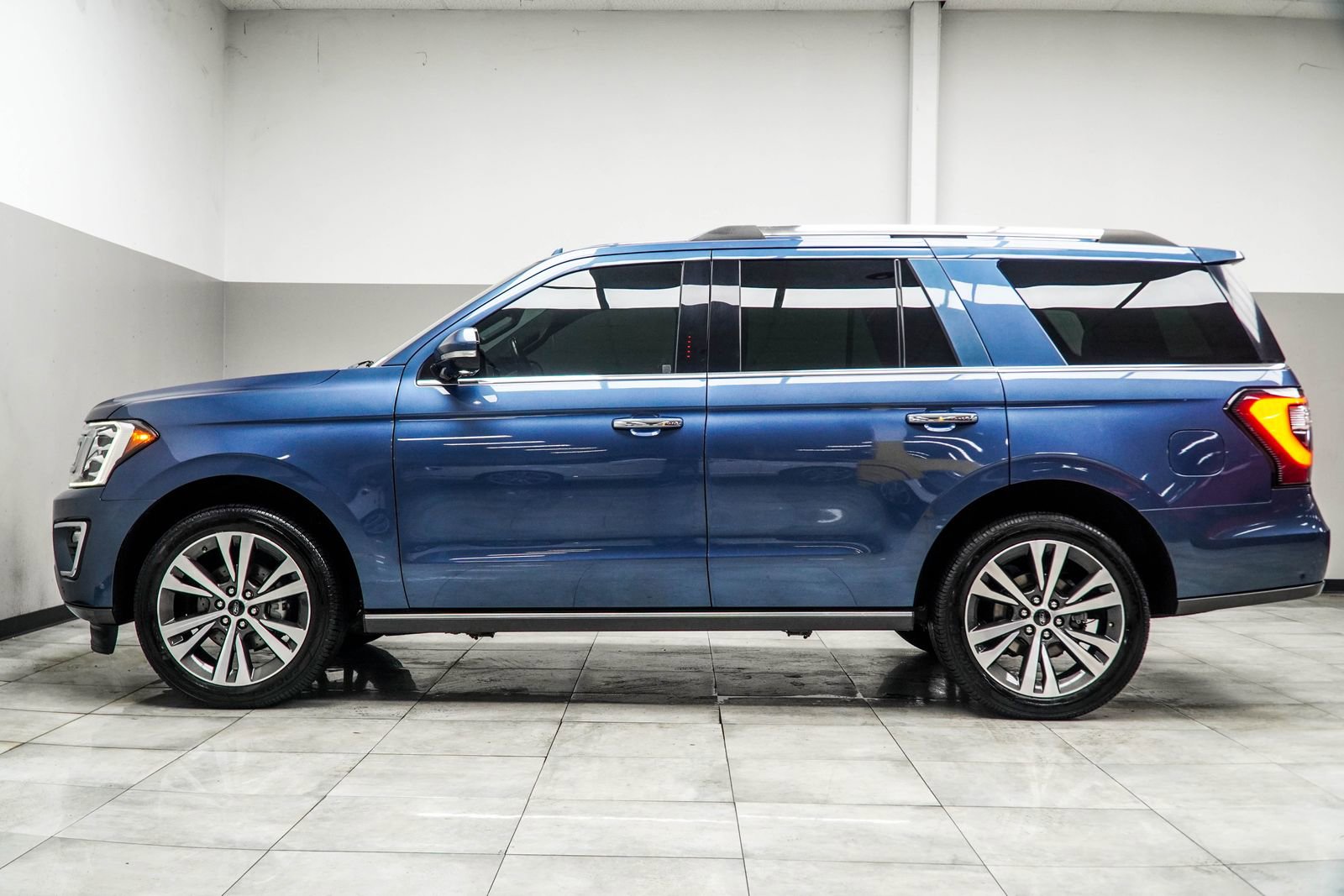 Used 2020 Ford Expedition Limited w/ Equipment Group 302A image 9