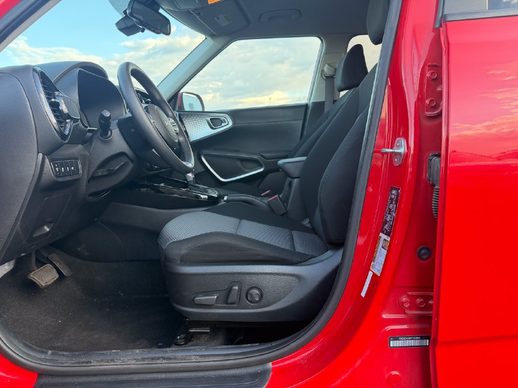 Used 2023 Kia Soul S FWD image 5