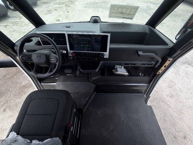 Used 2024 Chevrolet Brightdrop 400 w/ Commercial Equipment Package AWD/4WD image 7