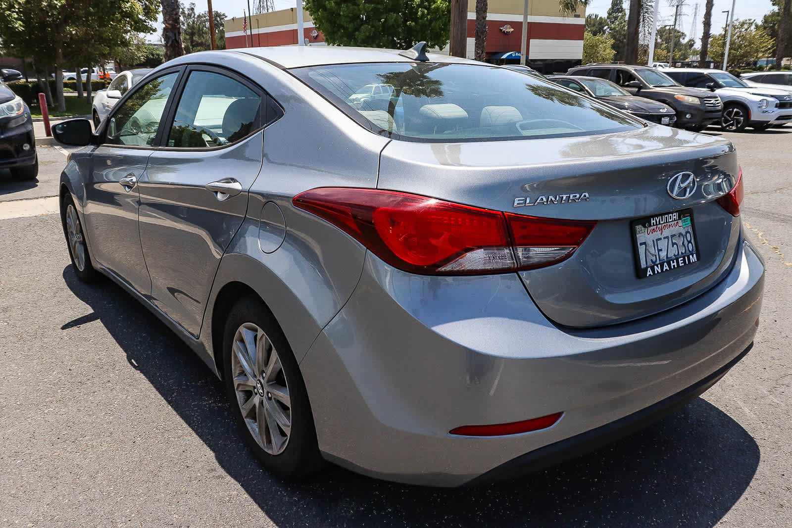Used 2014 Hyundai Elantra SE w/ Option Group 02 FWD image 4