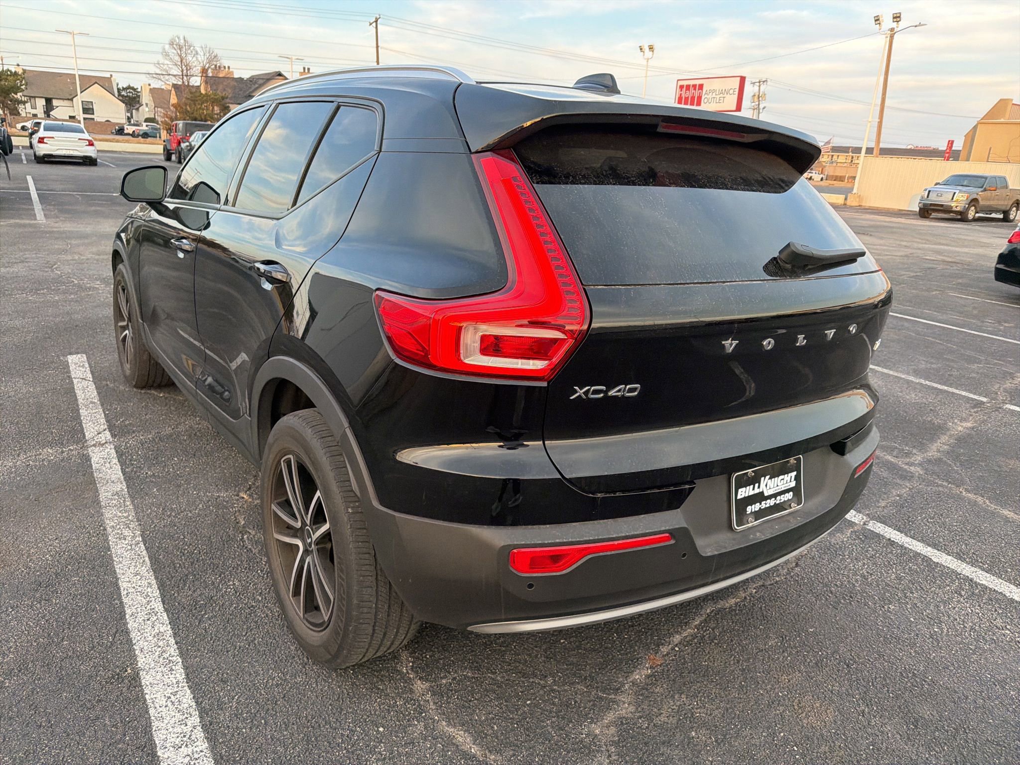 Used 2020 Volvo XC40 T4 Momentum image 10