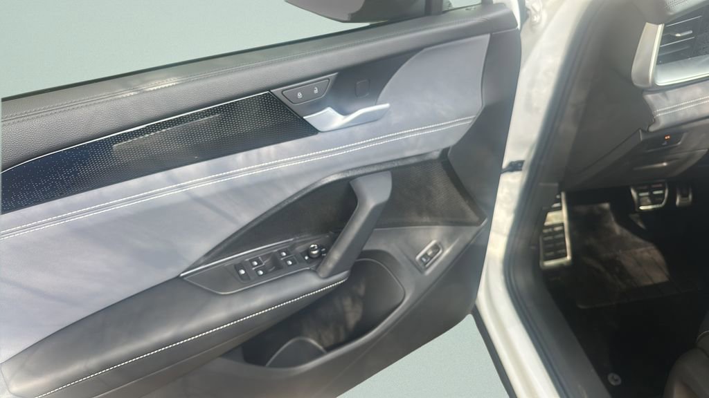 New 2026 Volkswagen Tiguan SE R-Line image 10