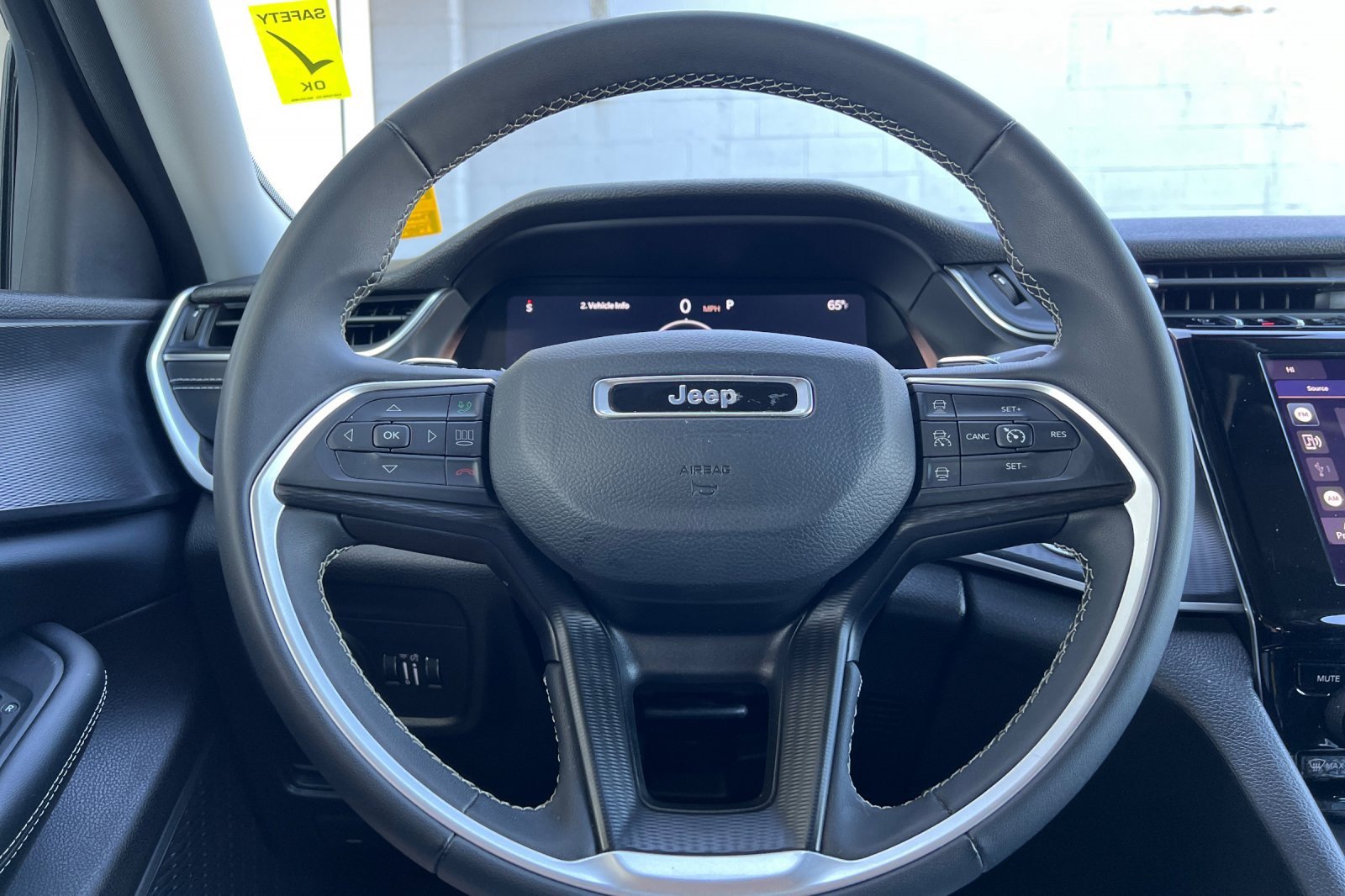 Used 2023 Jeep Grand Cherokee L Laredo image 21