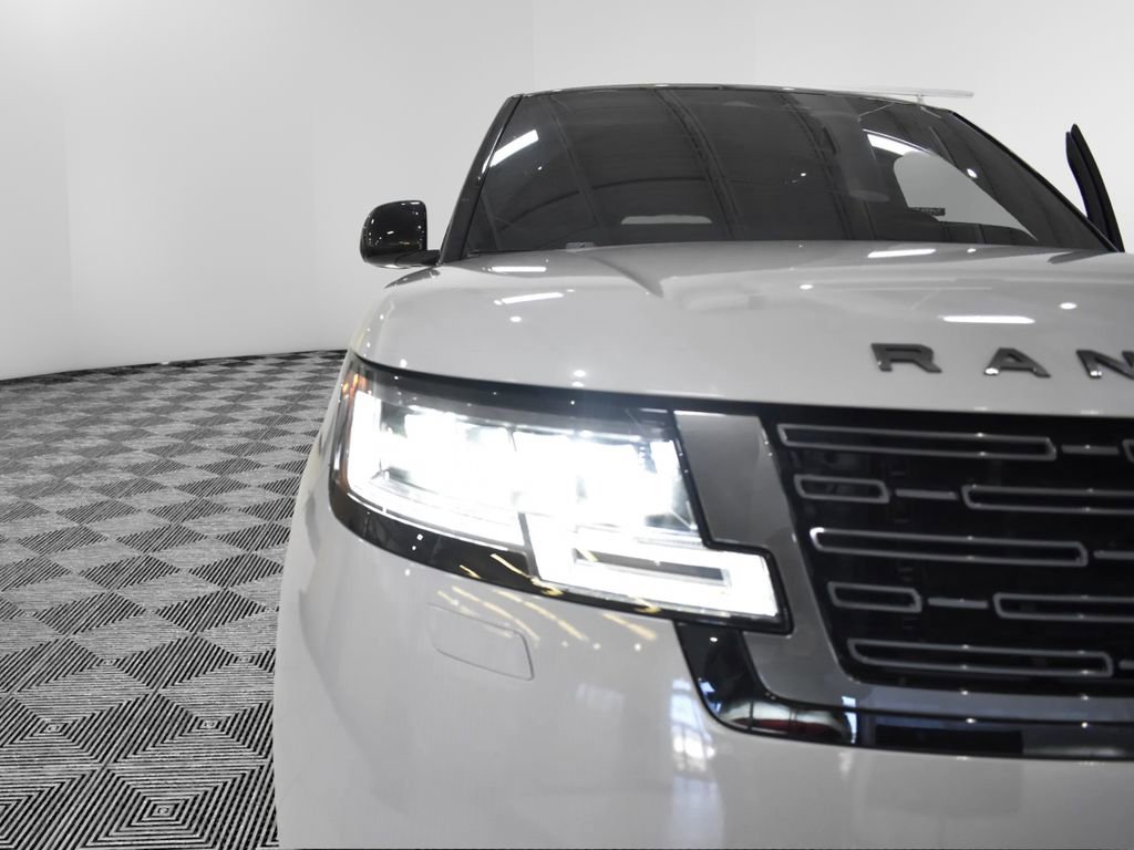 Used 2025 Land Rover Range Rover Autobiography image 18