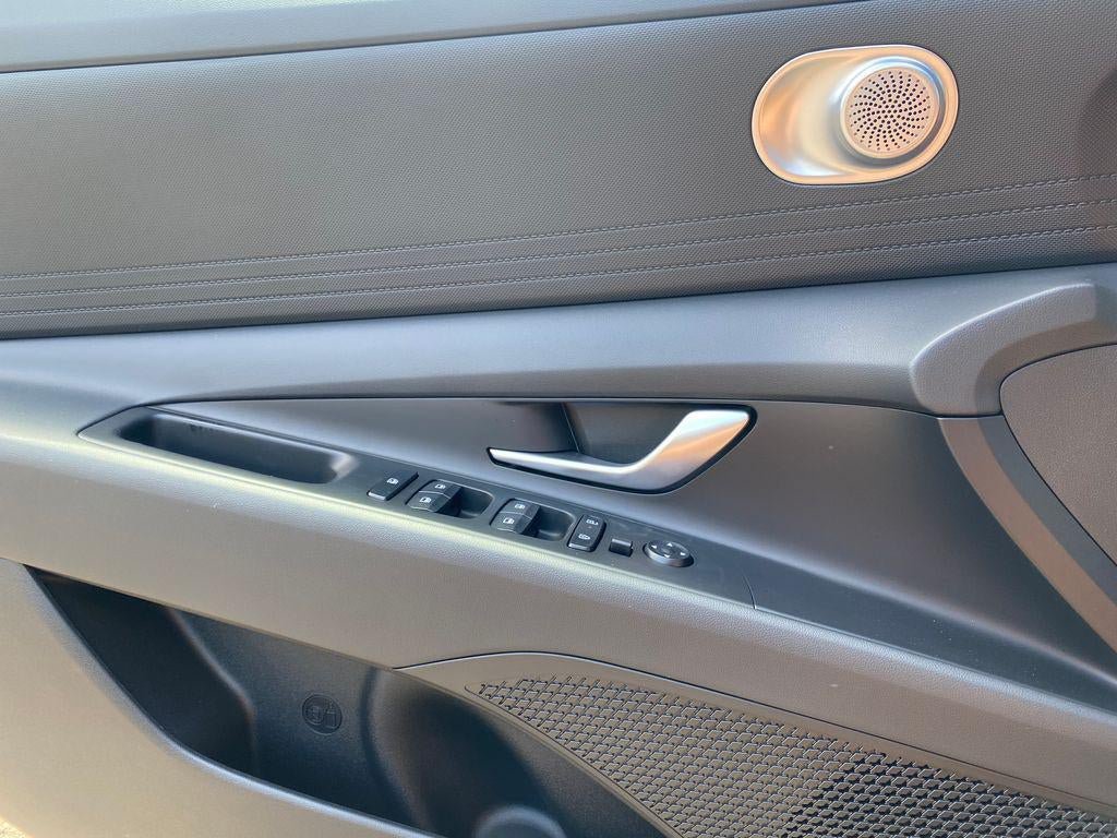 New 2026 Hyundai Elantra SE FWD image 13