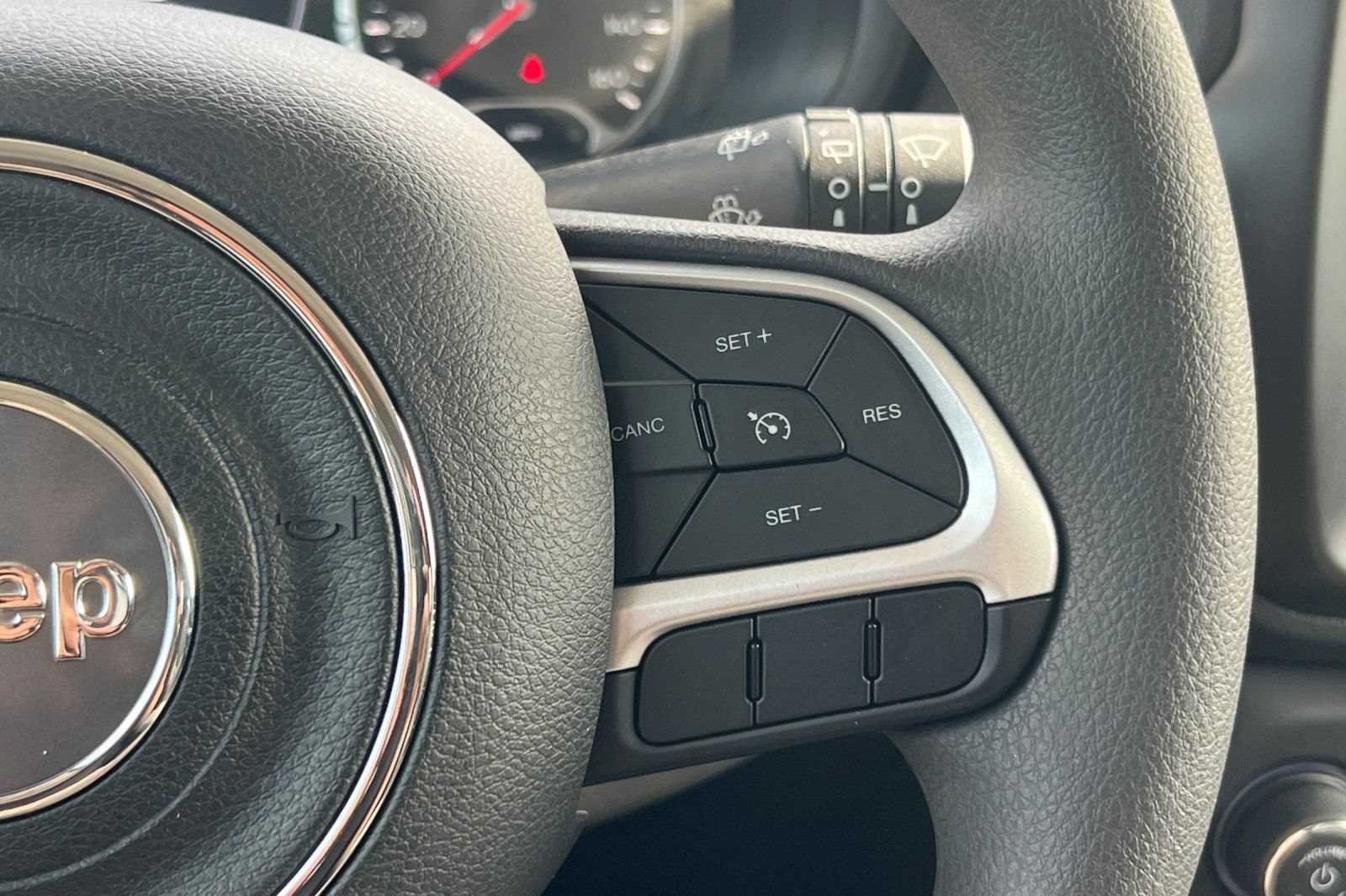 Used 2023 Jeep Renegade Latitude AWD/4WD image 31