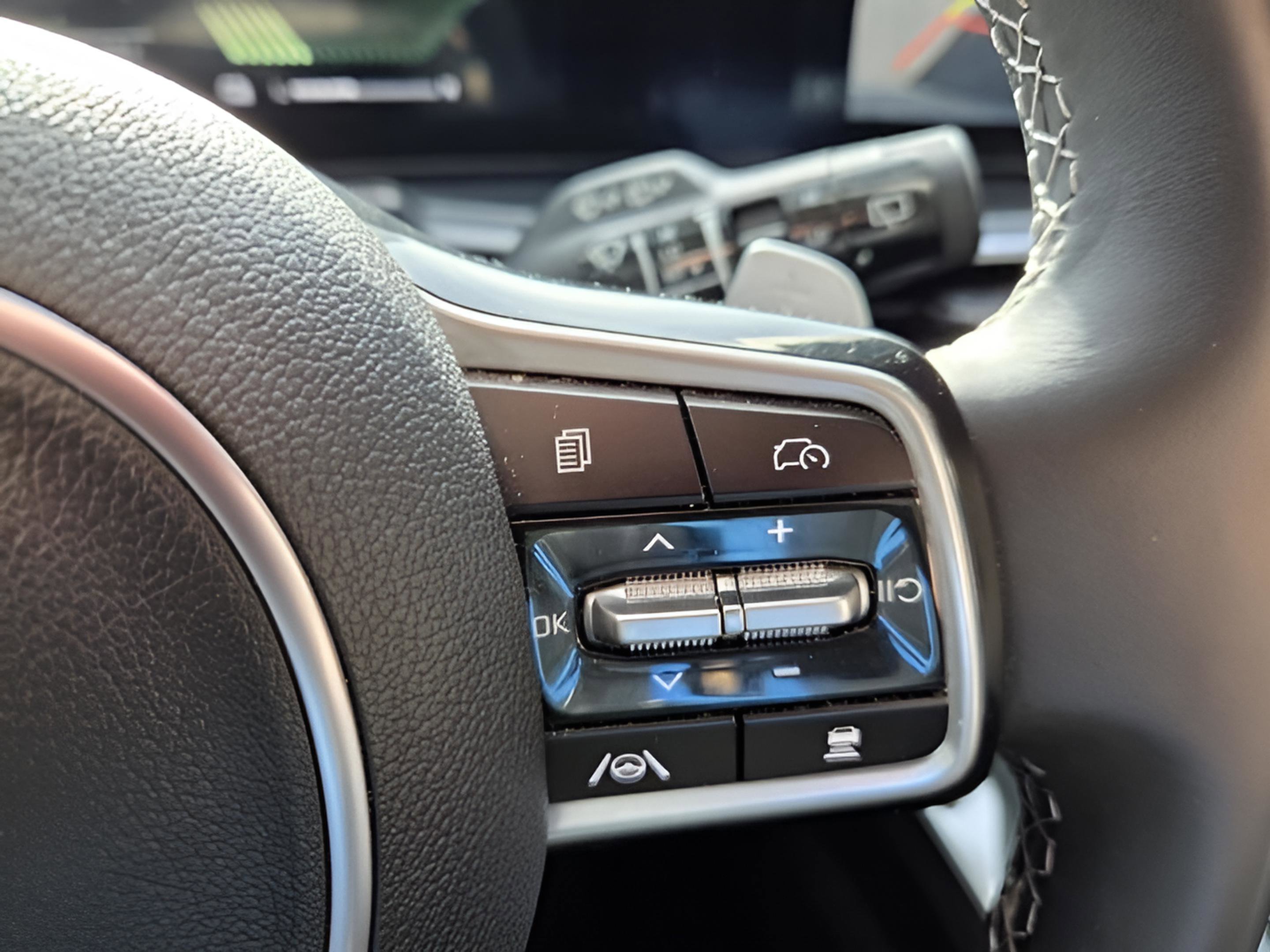 Used 2025 Kia Sorento EX image 24