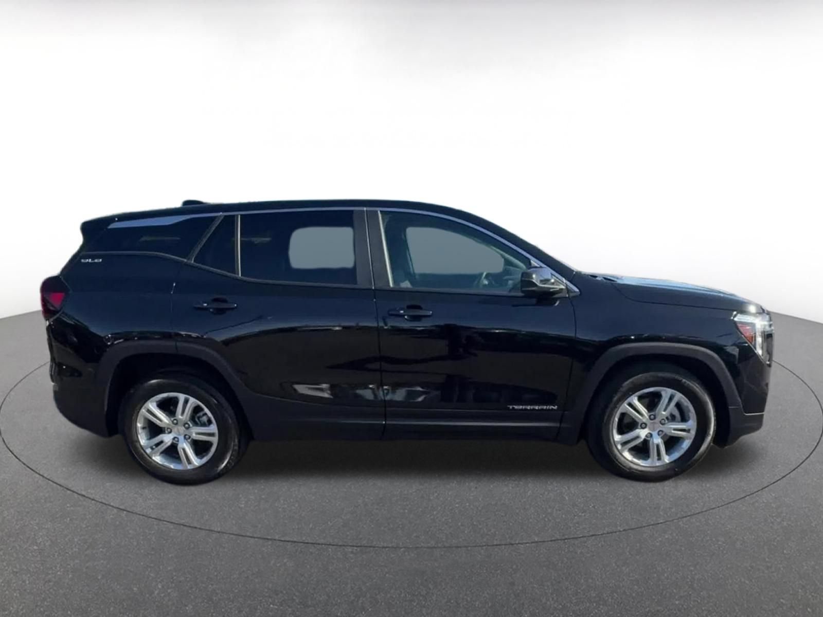 Used 2024 GMC Terrain SLE FWD image 15