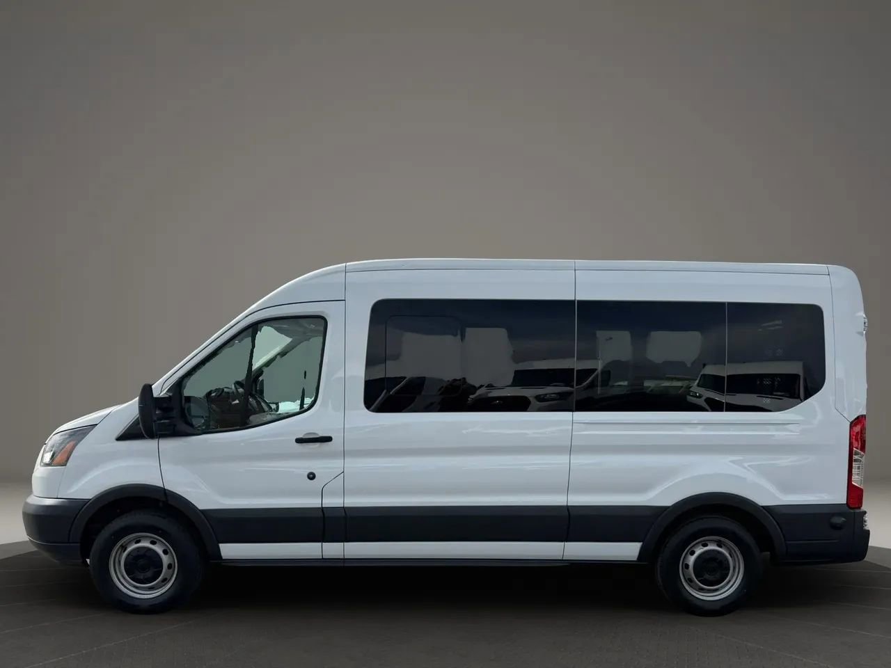 Used 2018 Ford Transit 350 XL image 4