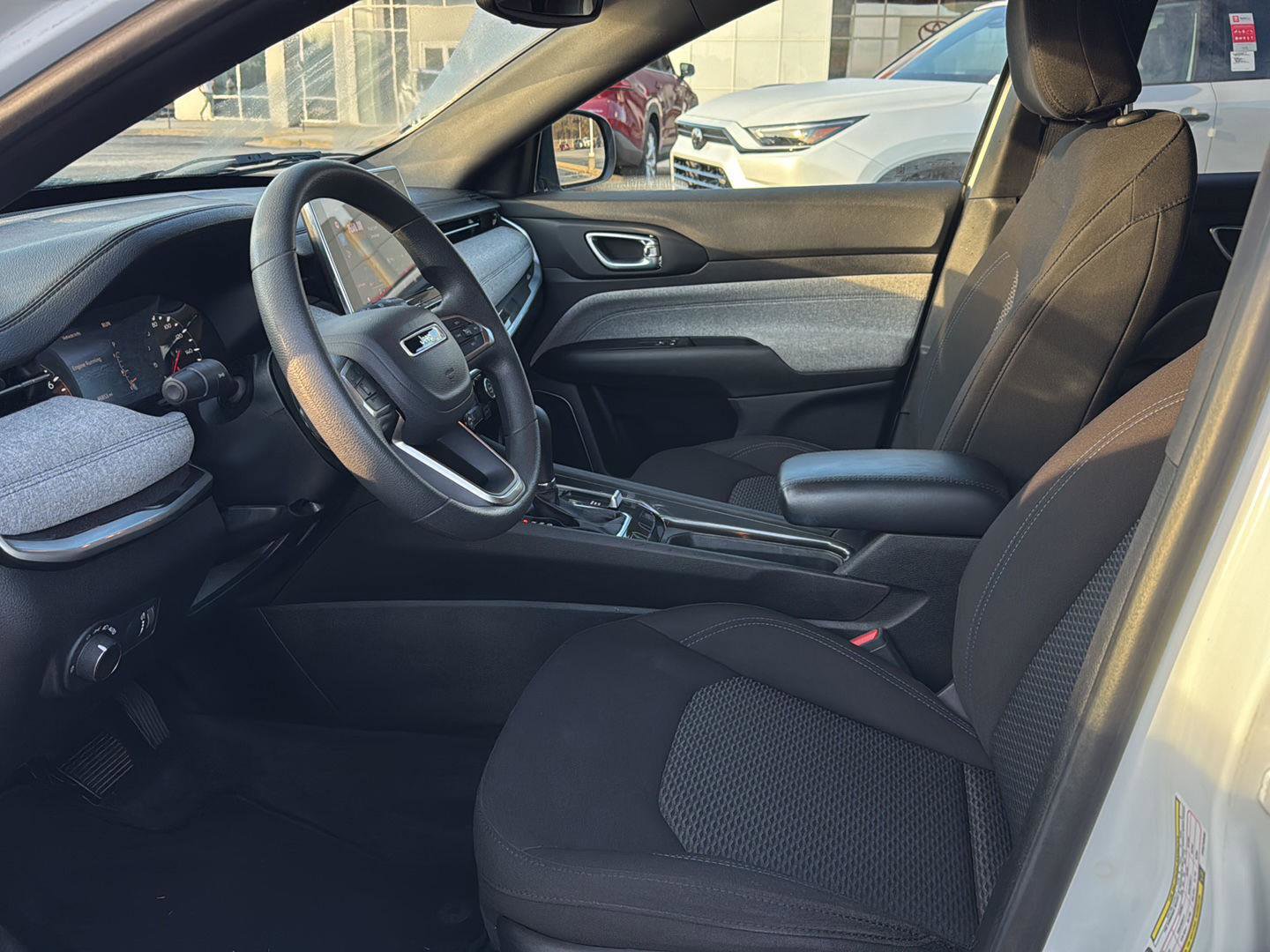 Used 2023 Jeep Compass Sport image 8