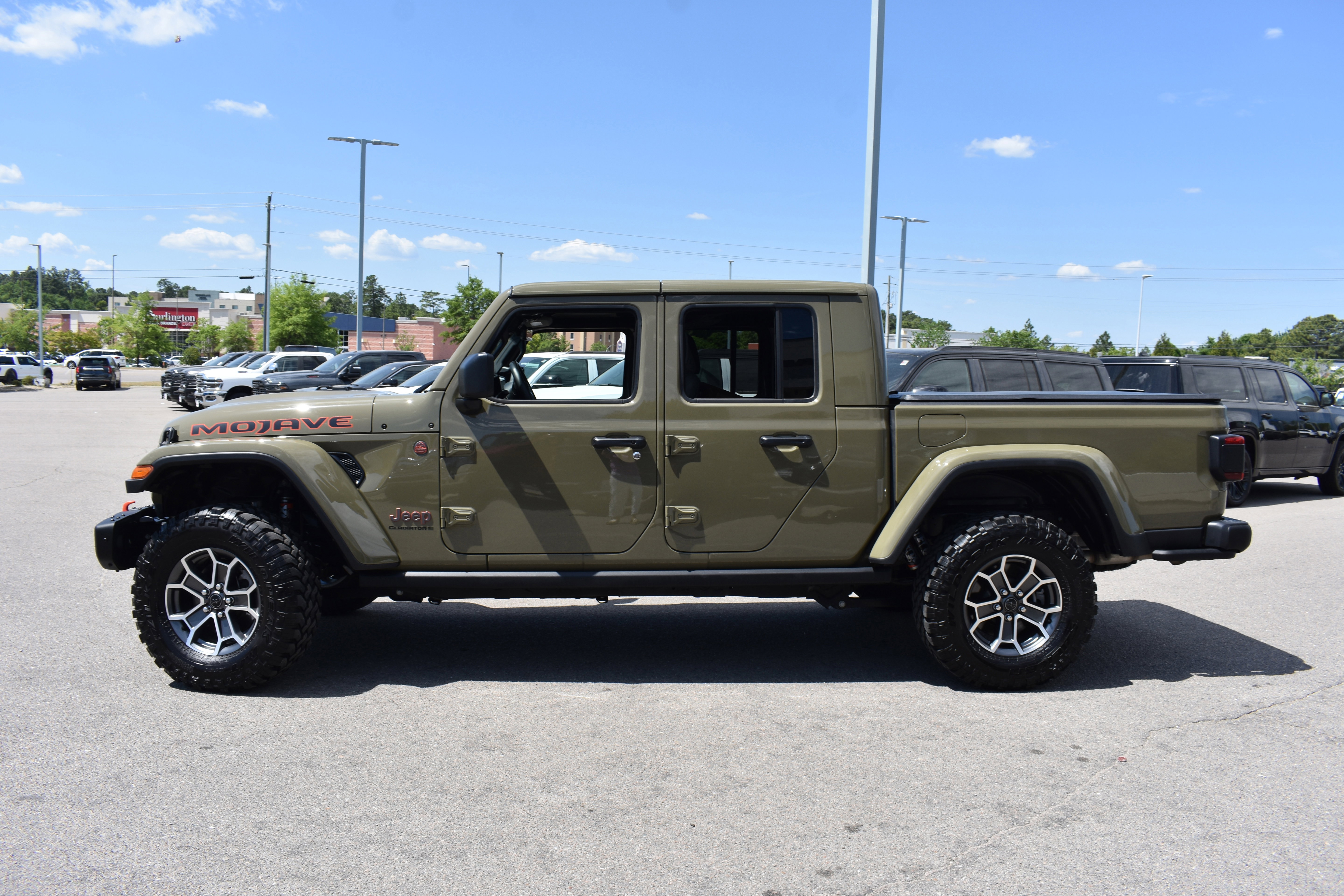 Used 2025 Jeep Gladiator Mojave image 6