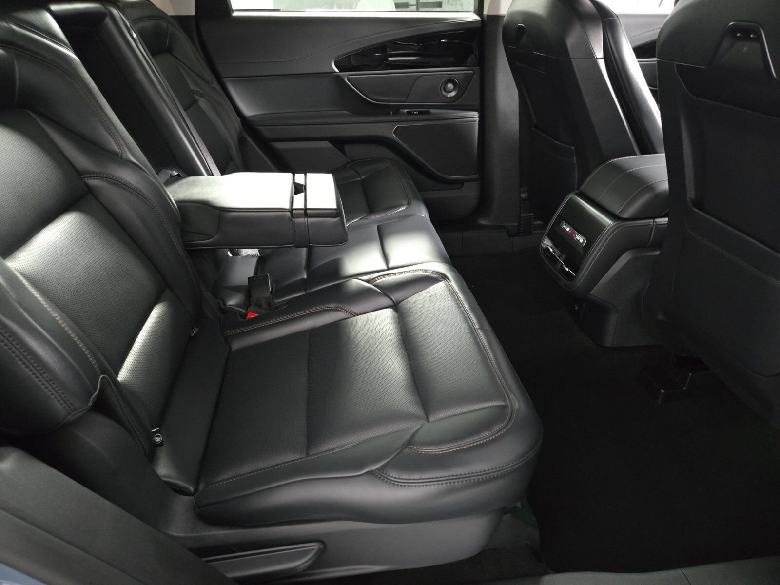 New 2026 Lincoln Nautilus Premier w/ Equipment Group 102A AWD/4WD image 18