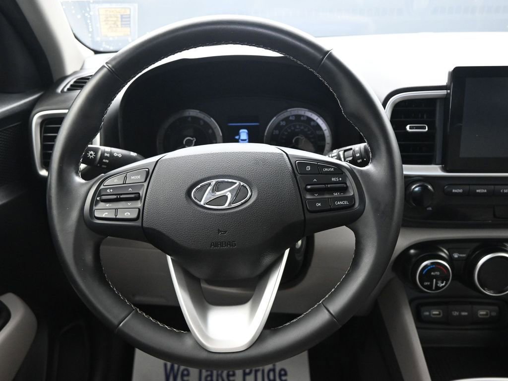 Used 2022 Hyundai Venue SEL w/ Cargo Package image 26