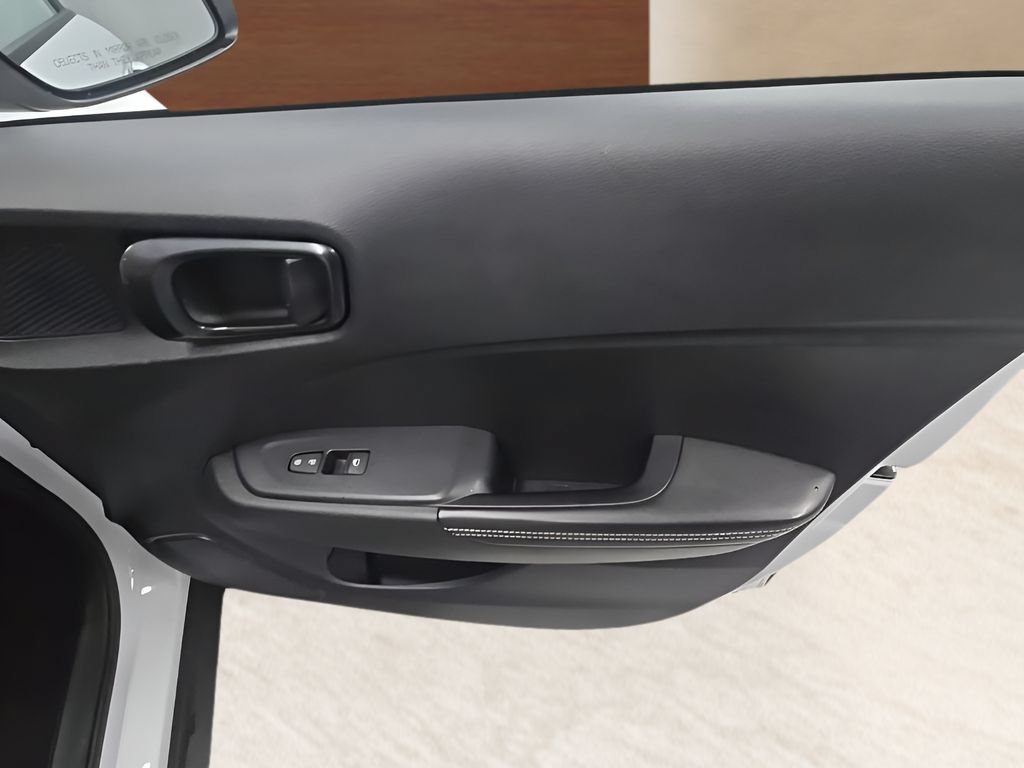 Used 2022 Hyundai Venue Limited FWD image 24