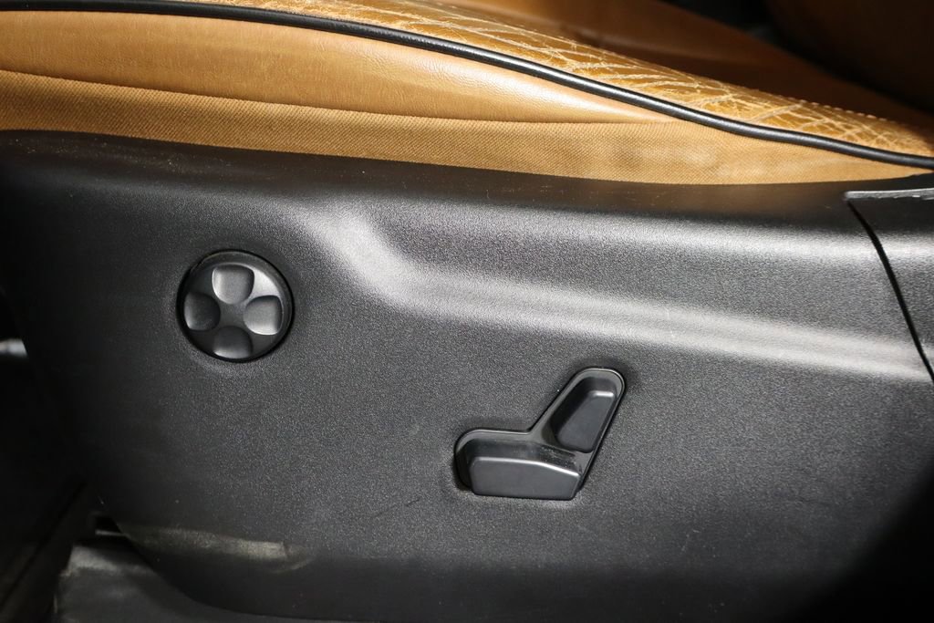 Used 2012 Jeep Grand Cherokee Overland AWD/4WD image 23