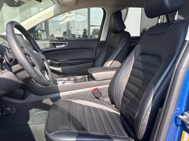 Used 2024 Ford Edge SEL w/ Convenience Package AWD/4WD image 3