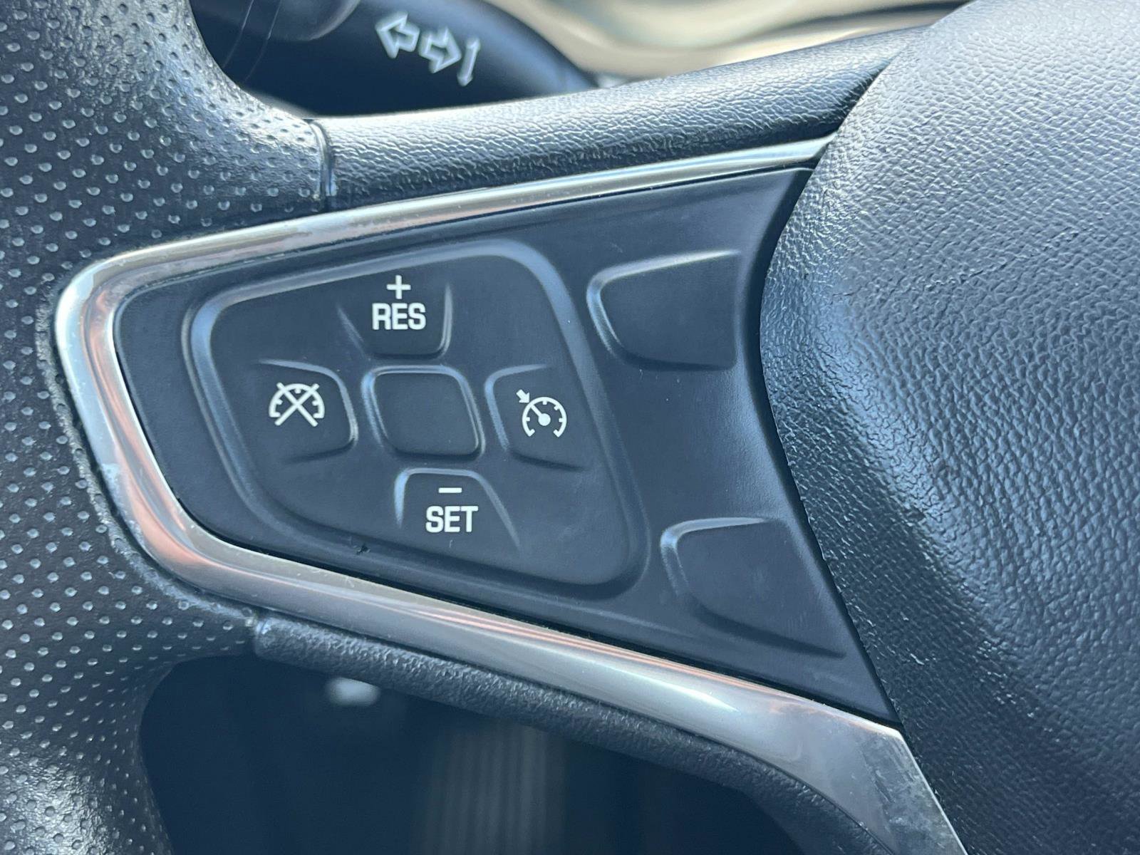 Used 2021 Chevrolet Malibu LS FWD image 9