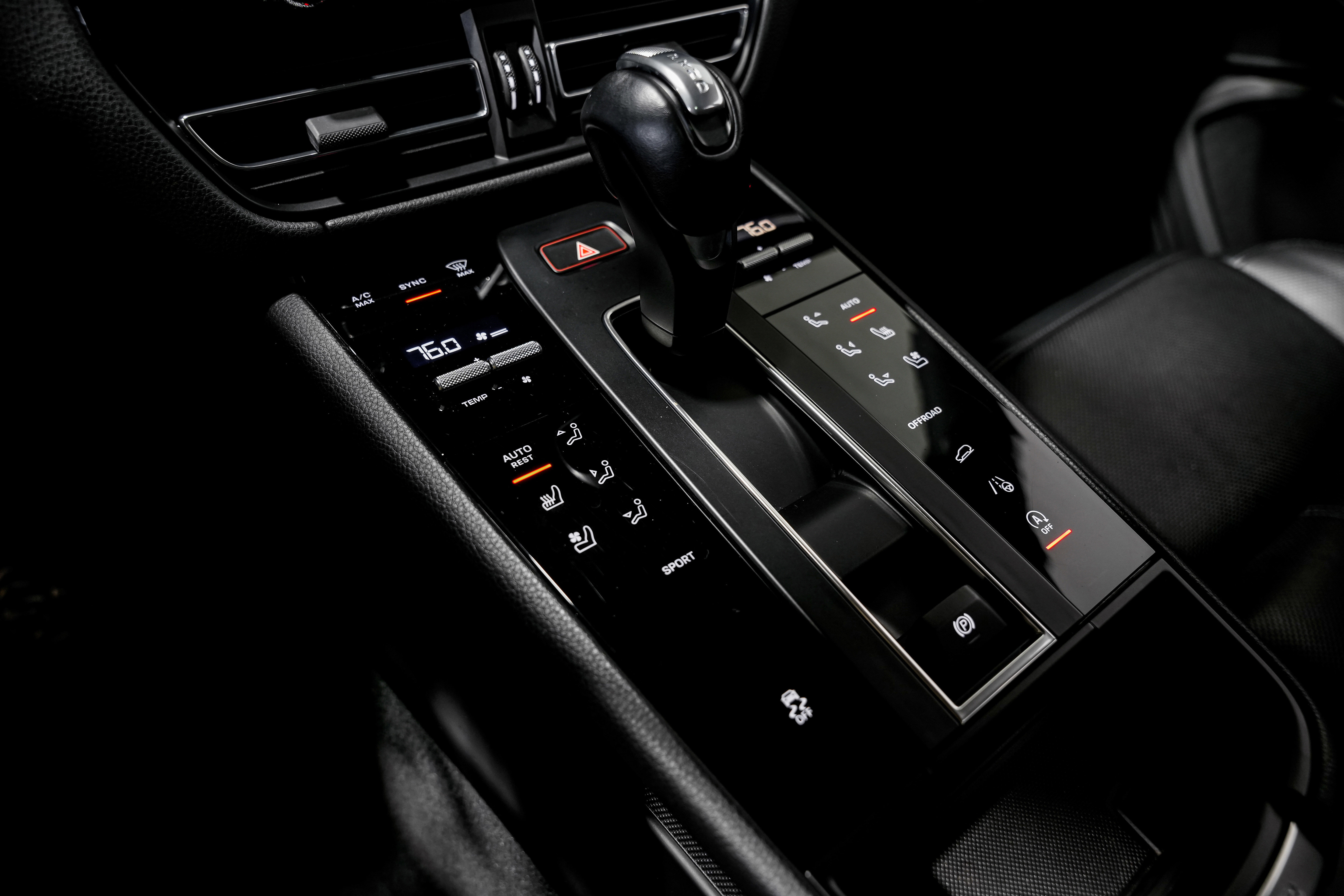 Used 2024 Porsche Macan image 14