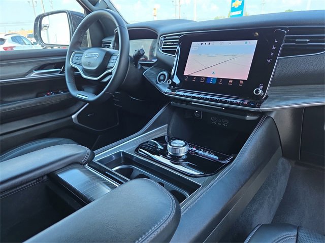 Used 2023 Jeep Wagoneer L Series II image 18