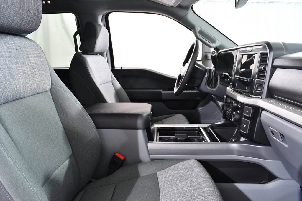 New 2025 Ford F550 4x4 Crew Cab Super Duty w/ XLT Value Package image 16