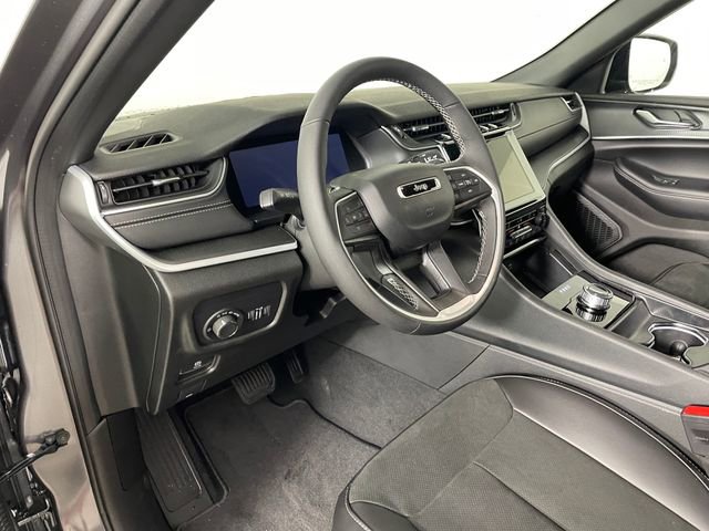 New 2025 Jeep Grand Cherokee Altitude image 3