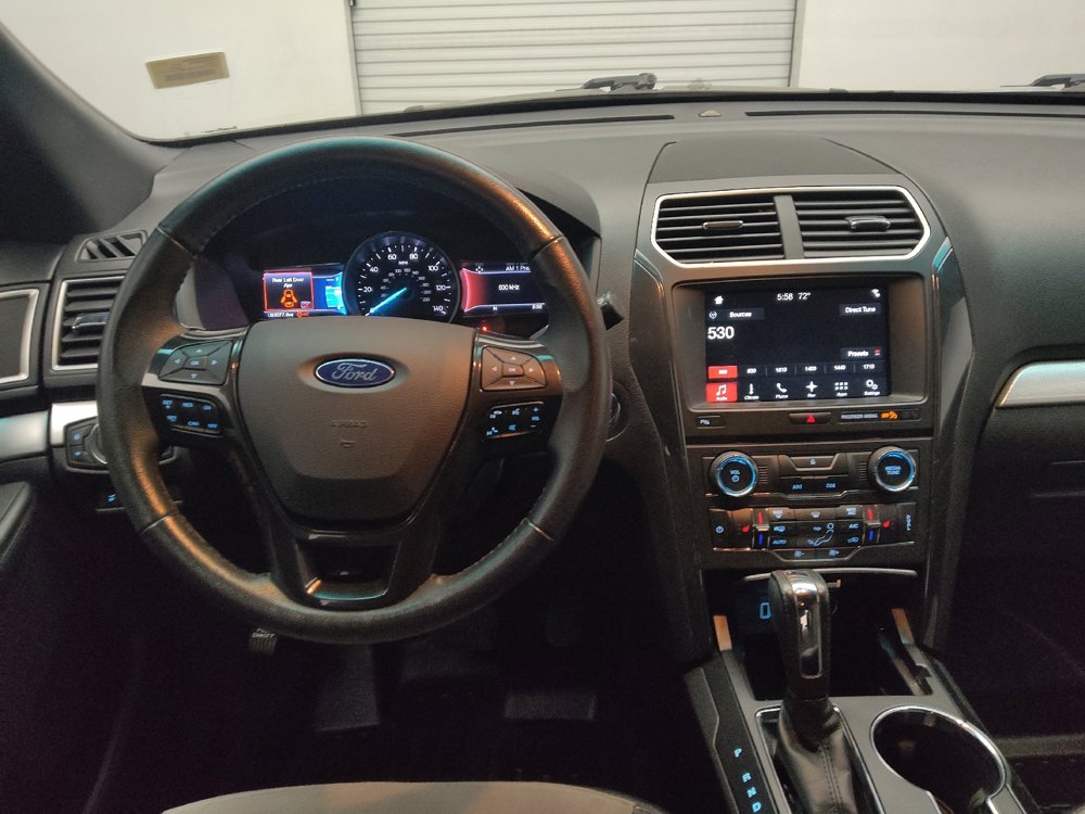 Used 2017 Ford Explorer XLT w/ Equipment Group 202A AWD/4WD image 22