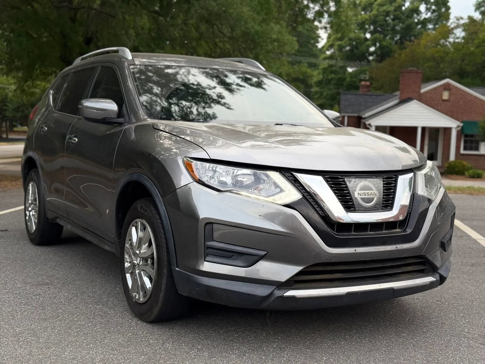 Used 2017 Nissan Rogue SV AWD/4WD image 9