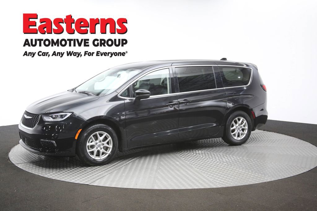 Used 2023 Chrysler Pacifica Touring-L FWD image 59