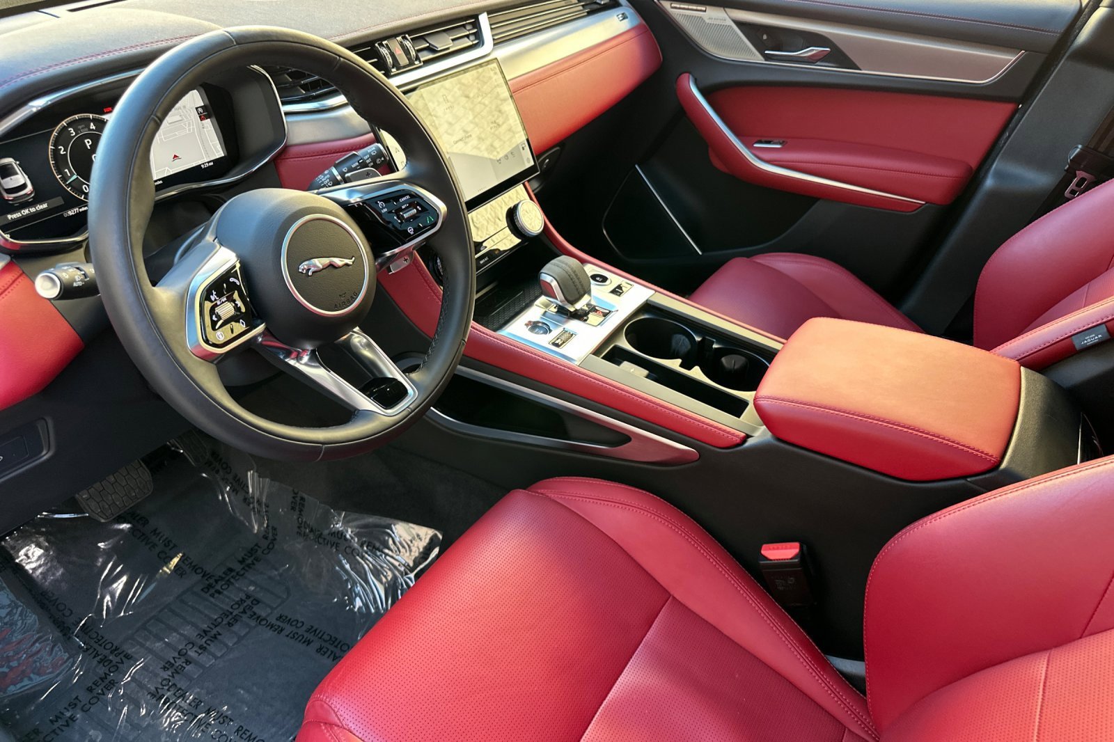 Used 2025 Jaguar F-PACE R-Dynamic S image 9