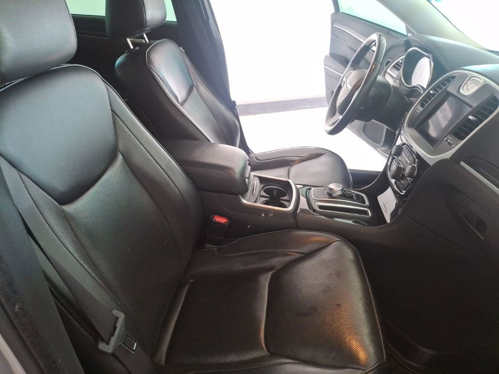 Used 2020 Chrysler 300 Limited image 24