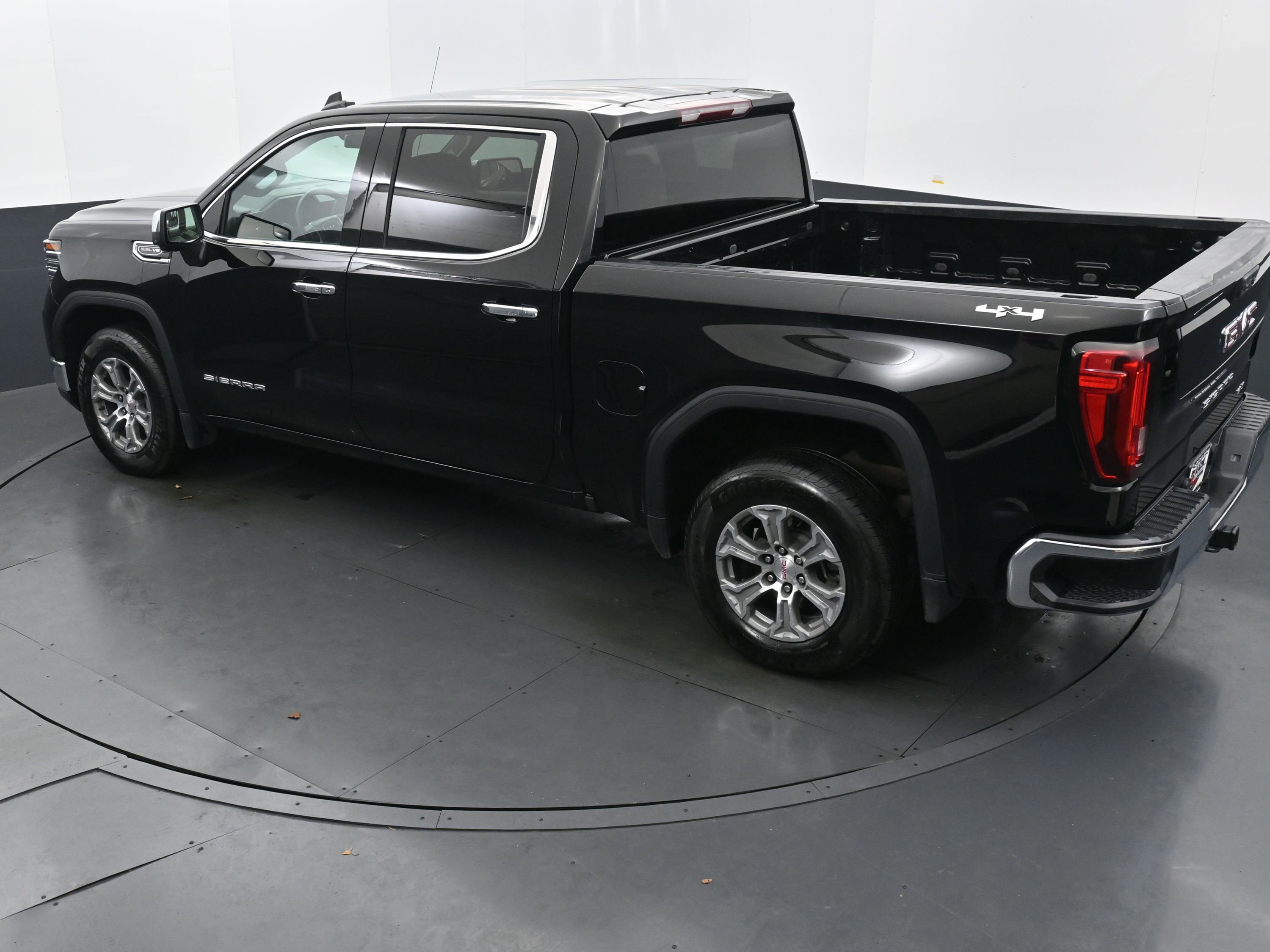 Used 2025 GMC Sierra 1500 SLT image 26