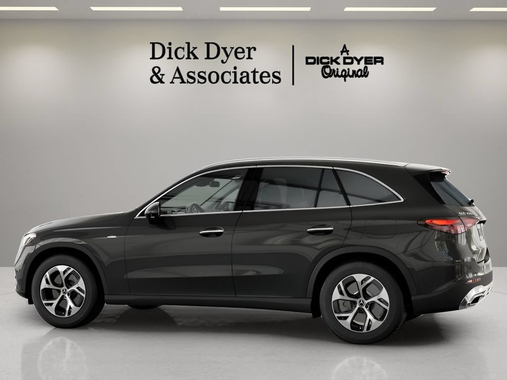 Used 2025 Mercedes-Benz GLC 350e 4MATIC image 25