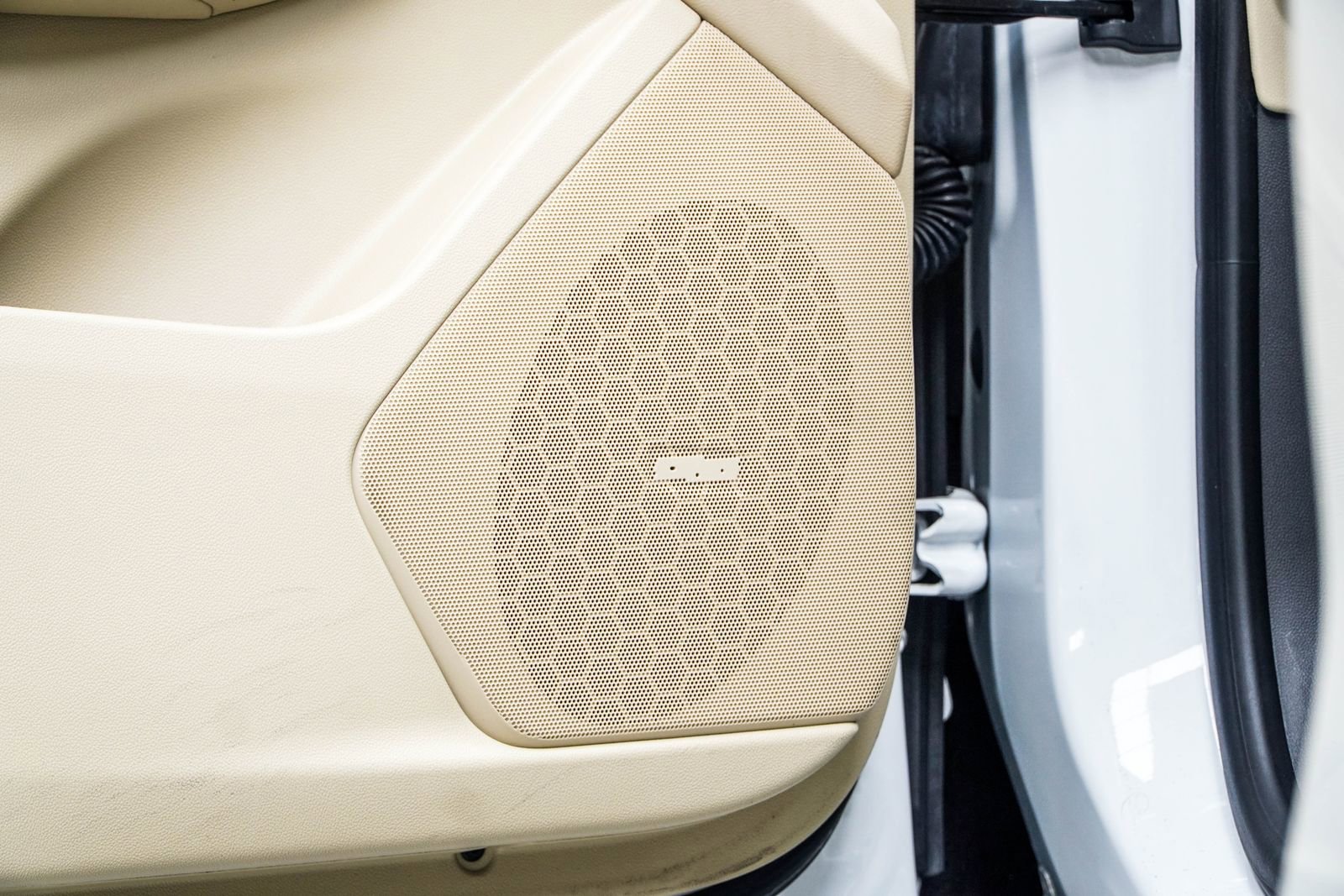 Used 2017 Cadillac XT5 Luxury w/ Driver Awareness Package image 29