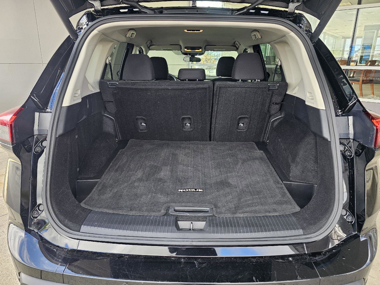 Used 2024 Nissan Rogue SV FWD image 15