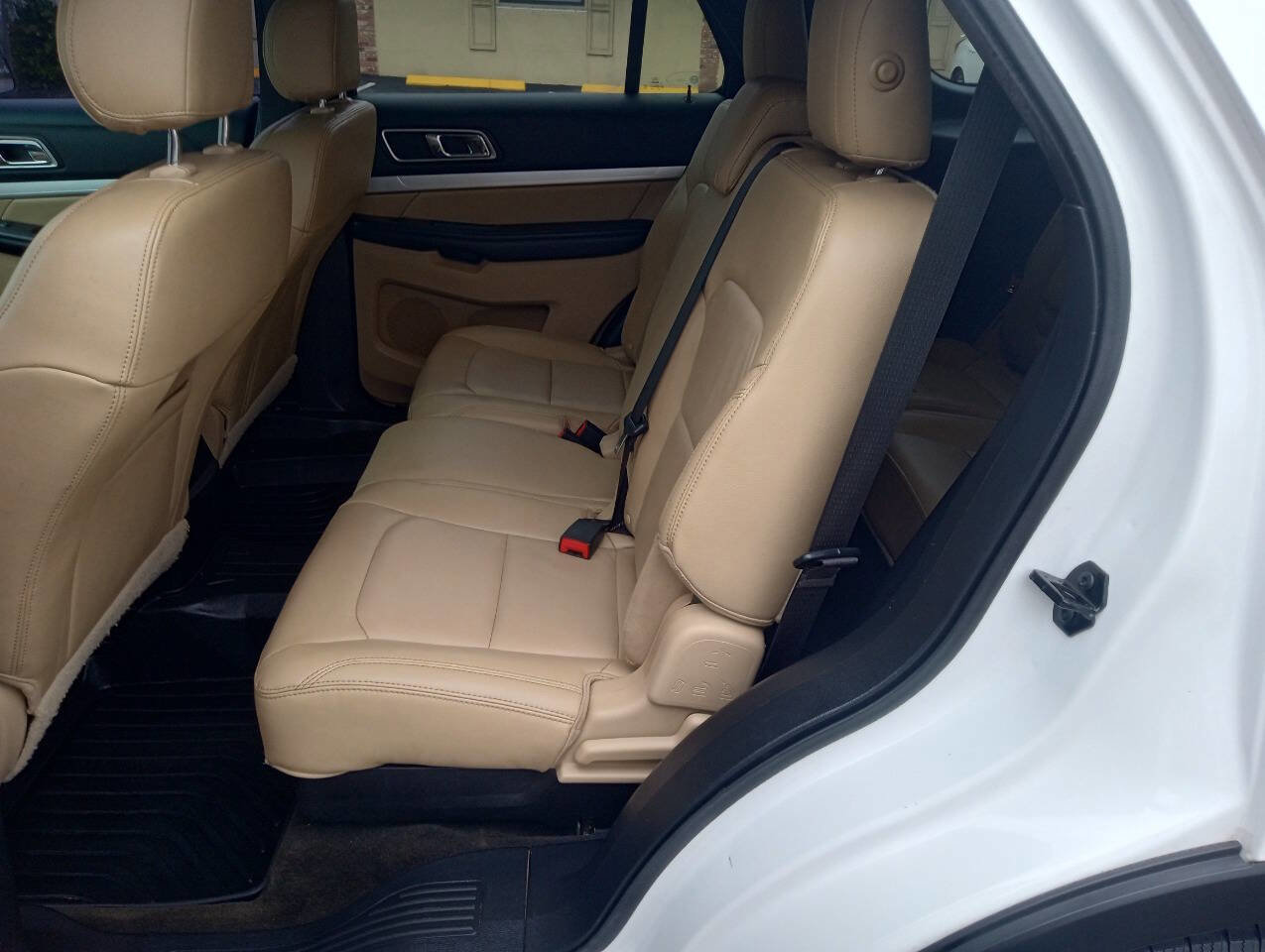 Used 2016 Ford Explorer XLT w/ Equipment Group 202A FWD image 16