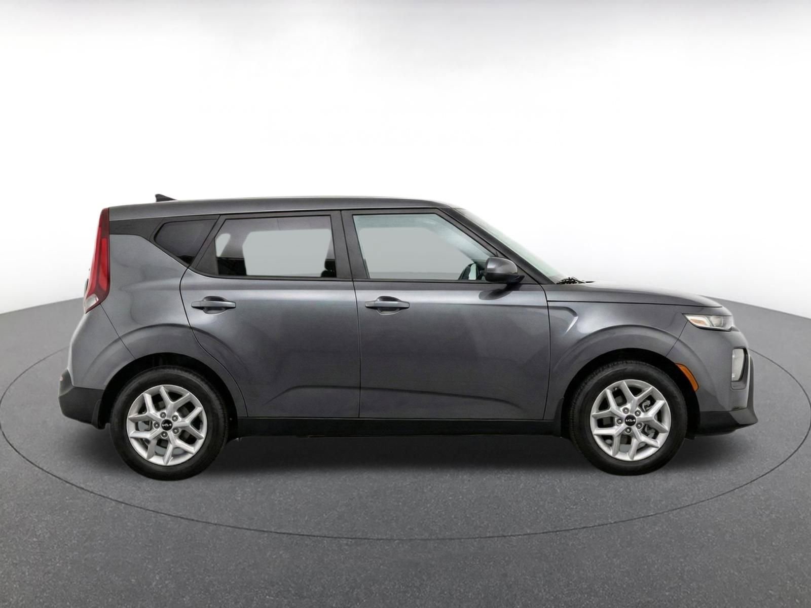 Used 2025 Kia Soul LX w/ LX Technology Package FWD image 10