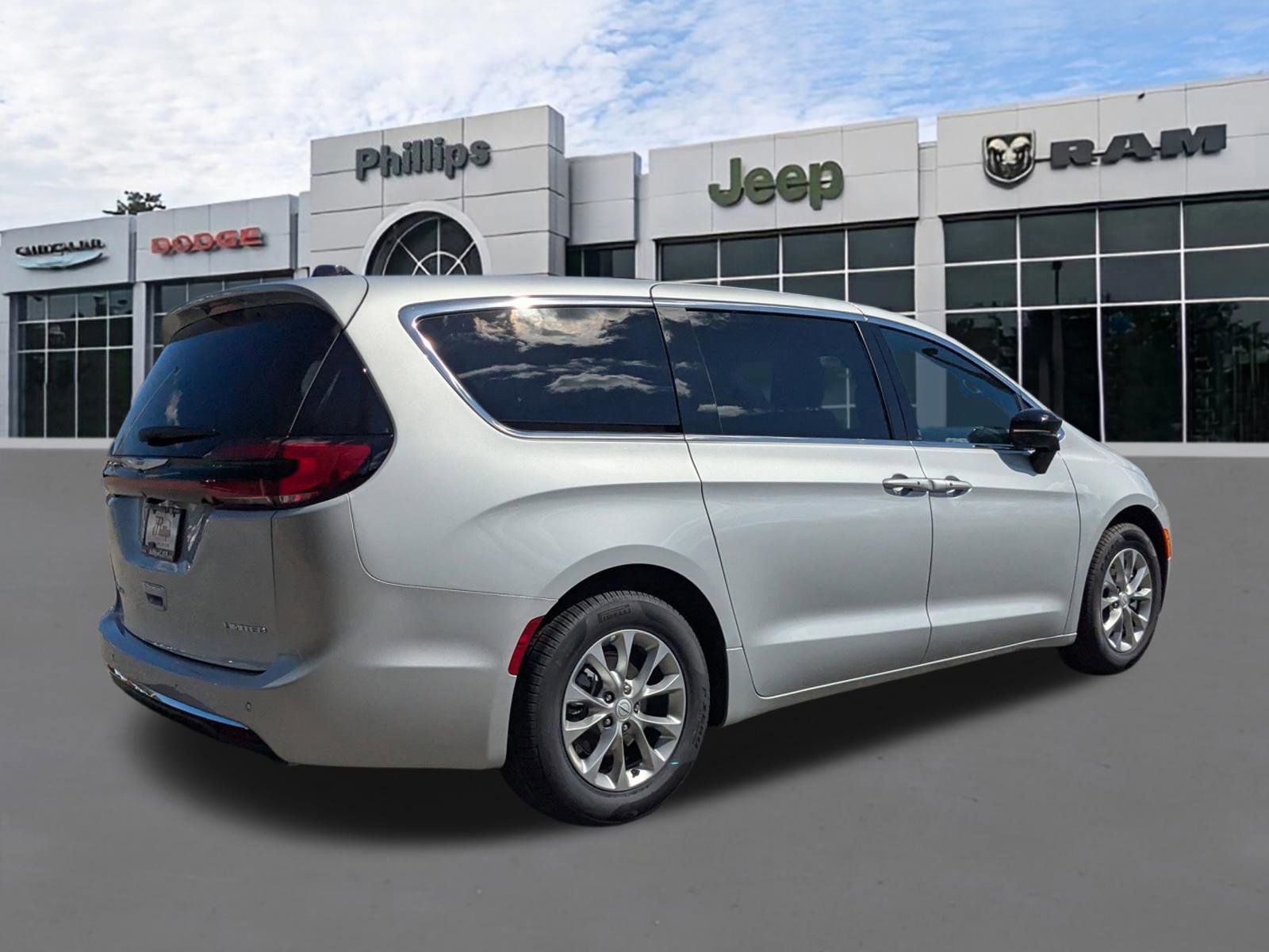 New 2026 Chrysler Pacifica Limited image 3
