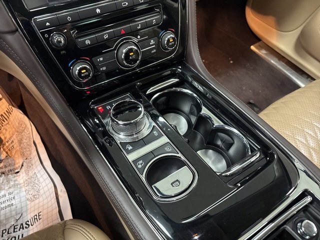 Used 2016 Jaguar XJ L Portfolio image 21