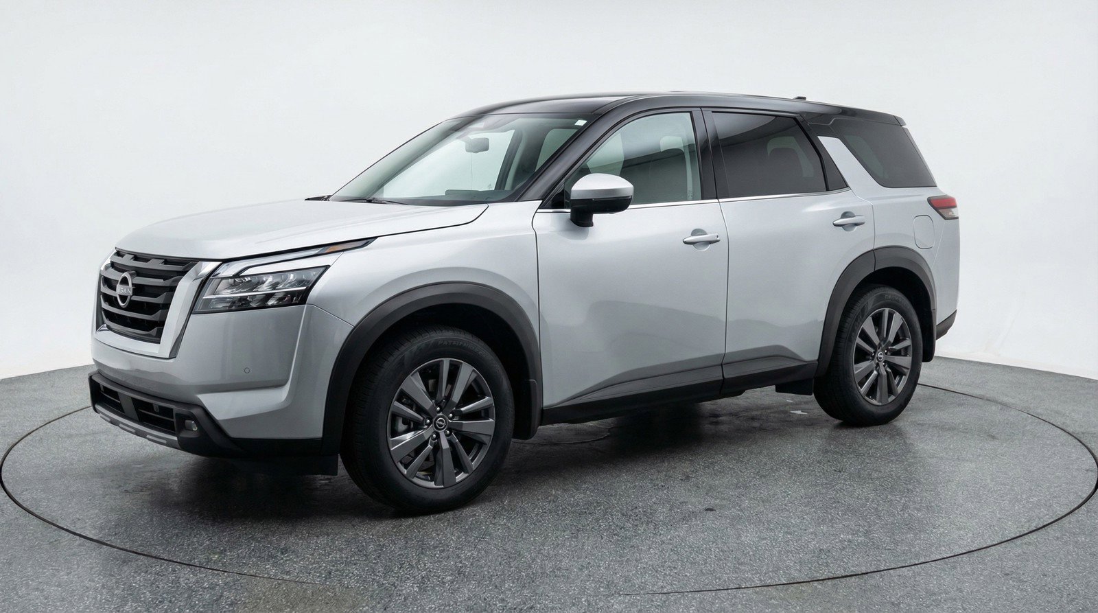 Used 2025 Nissan Pathfinder SV FWD image 3