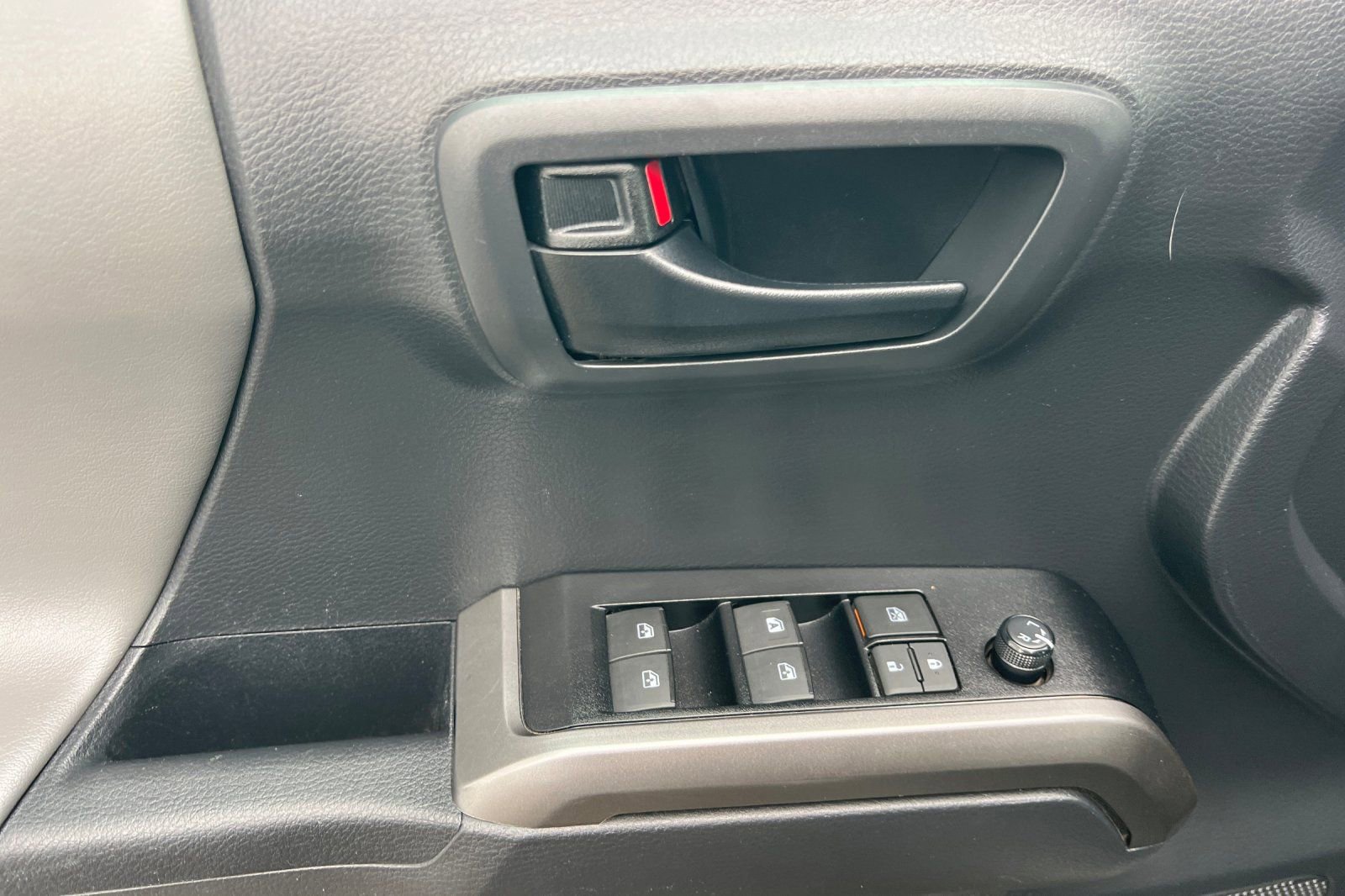 Used 2022 Toyota Tacoma SR5 w/ Black Out Package (TMS) image 11