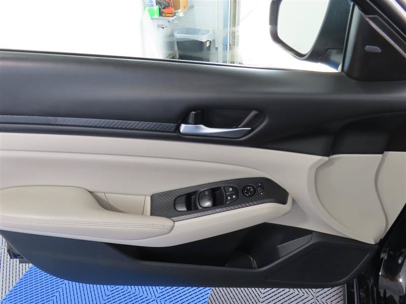 Used 2025 Nissan Altima 2.5 SV FWD image 15