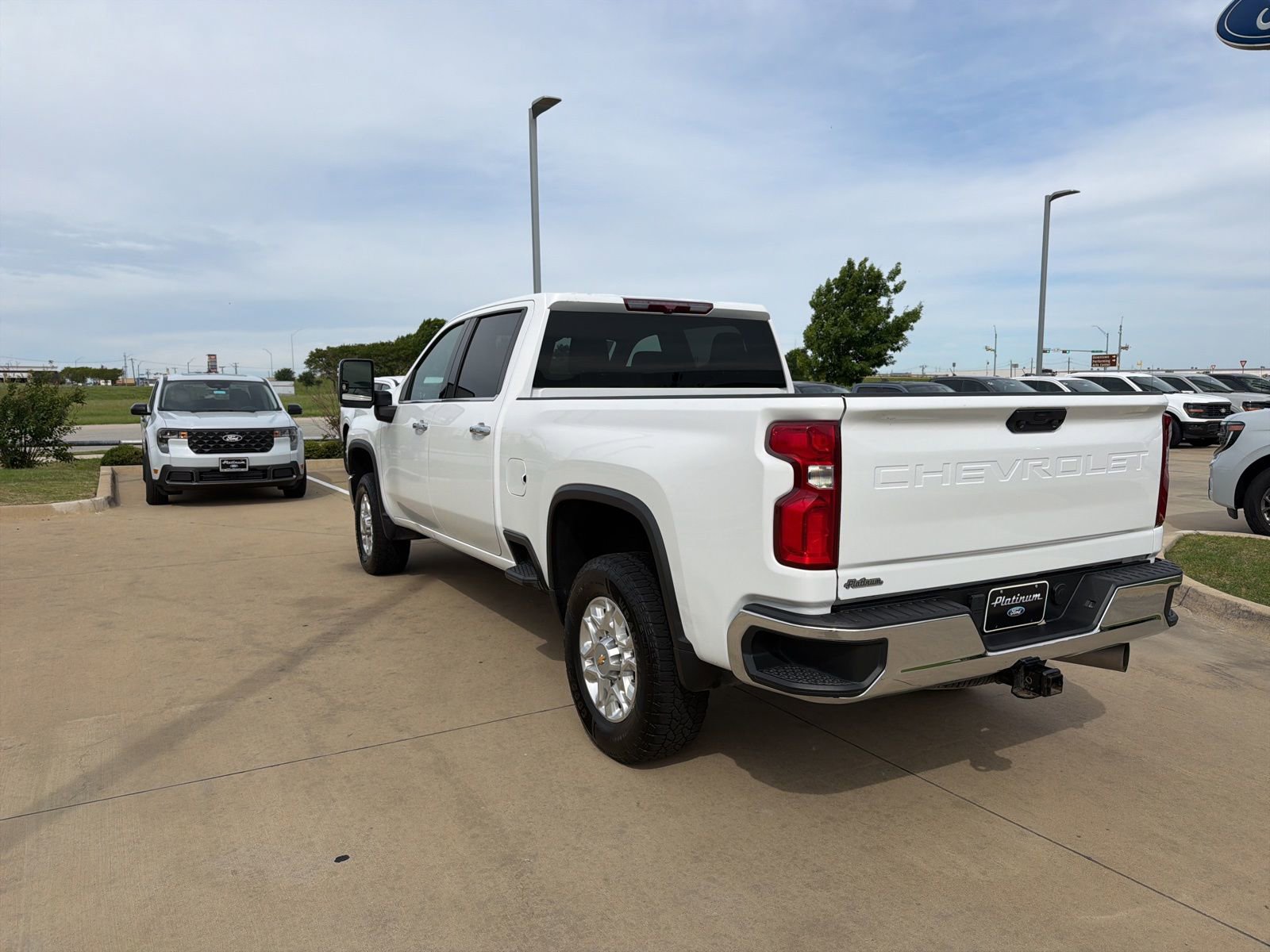 Used 2023 Chevrolet Silverado 2500 LTZ w/ Gooseneck/5TH Wheel Package AWD/4WD image 3