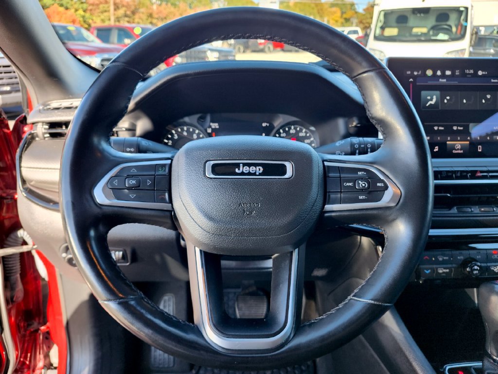 Used 2022 Jeep Compass Latitude w/ Sun and Sound Group AWD/4WD image 30