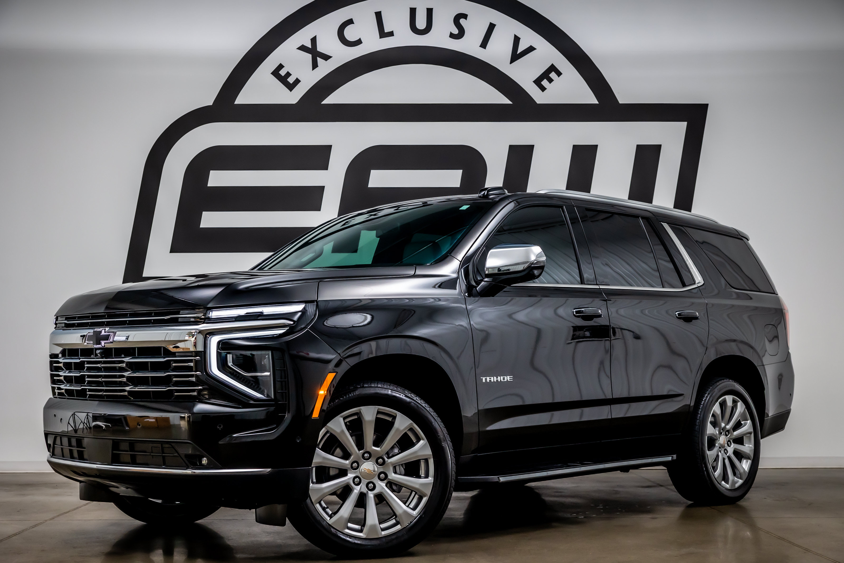 Used 2025 Chevrolet Tahoe Premier RWD image 1