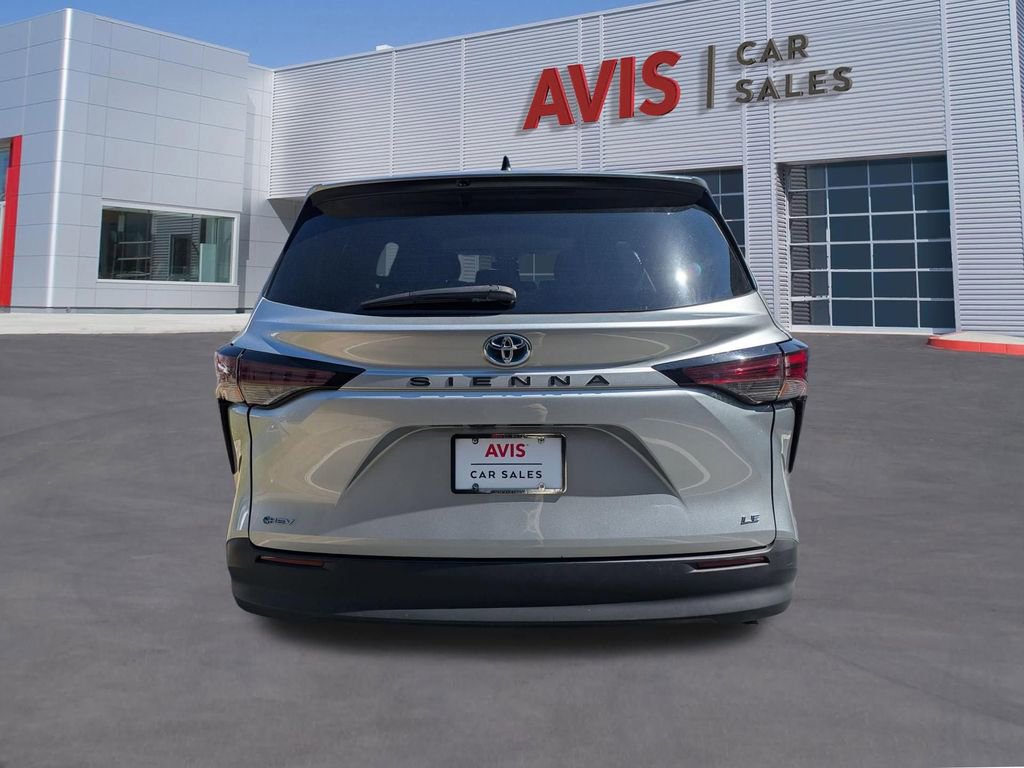Used 2025 Toyota Sienna LE image 7