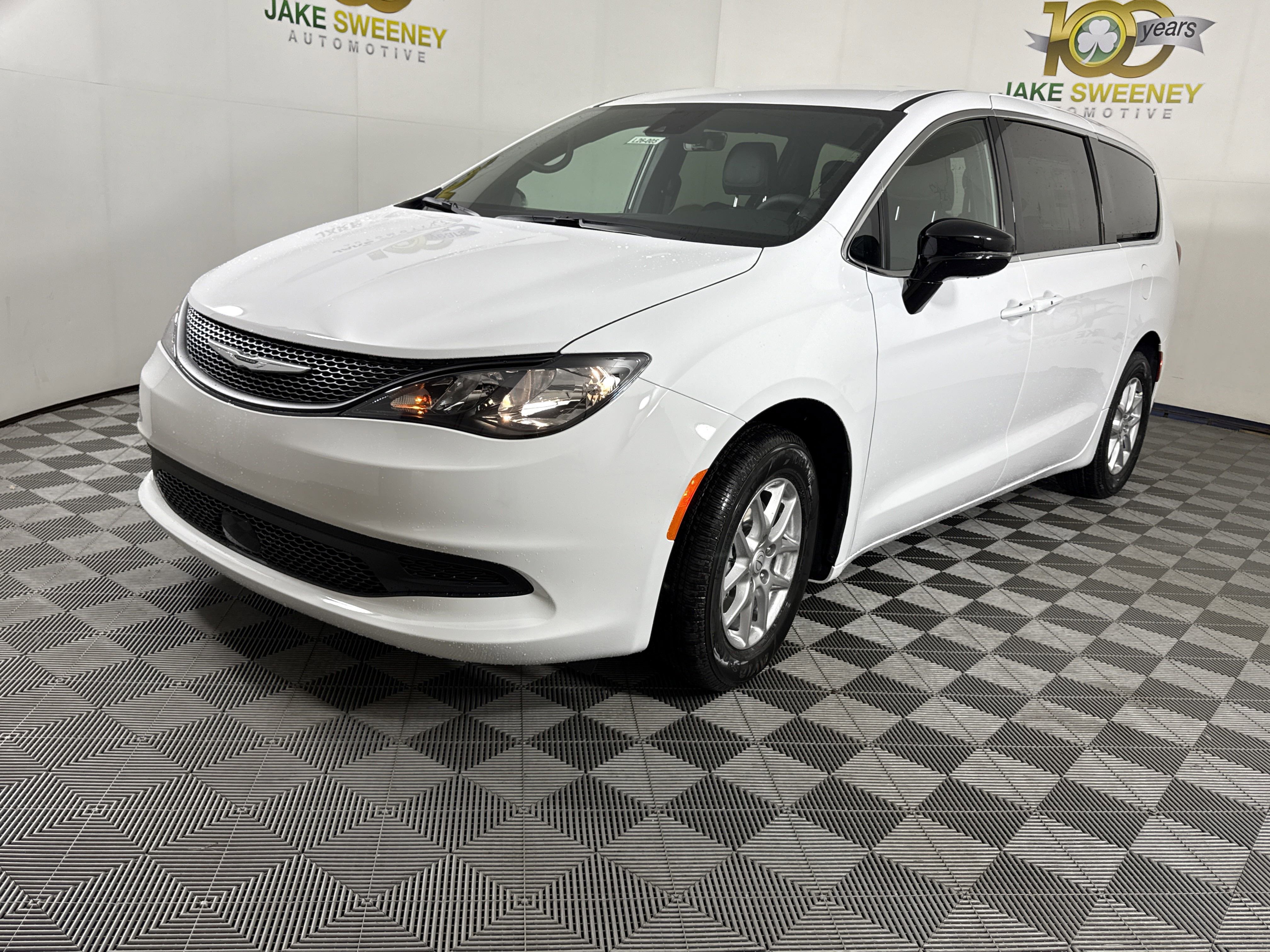 New 2026 Chrysler Voyager LX image 4